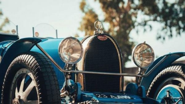 <br />
			Историческое воссоединение: Bugatti Divo встретил старшего брата Type