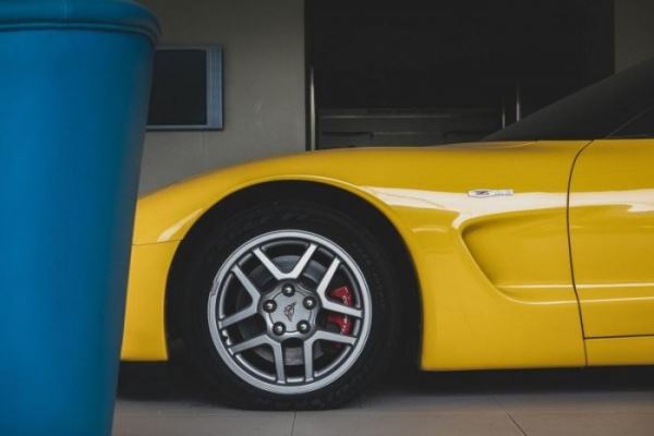 <br />
			Porsche Carrera GT стоит 8 лет: заброшенный центр суперкаров в Китае