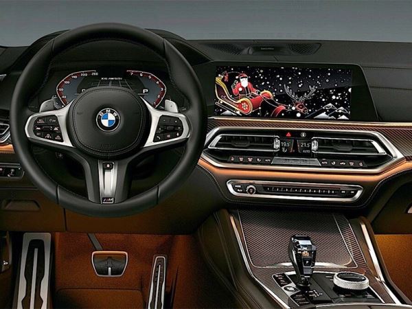 Автомобили BMW поздравят своих владельцев с Новым годом