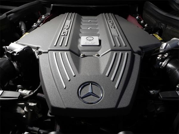 Mercedes-Benz не будет делиться с Aston Martin двигателями