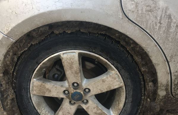 <br />
Какую опасность представляют для авто ледяные наросты на арках колес?<br />

