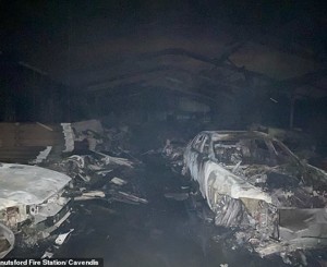 70 дорогих суперкаров сгорели в британском сарае (фото)