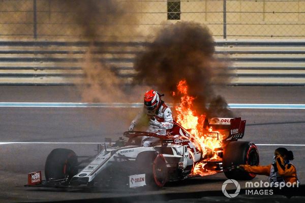 Пожар на машине Райкконена в Абу-Даби: фото и видео