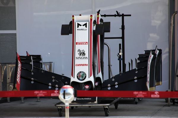 Формула 1 в Бахрейне: шпионские фото технических новинок